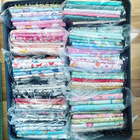 Remnant Packs 500G LOT Mixed Bag Moda Gingiber Farm Charm Red/Black/White