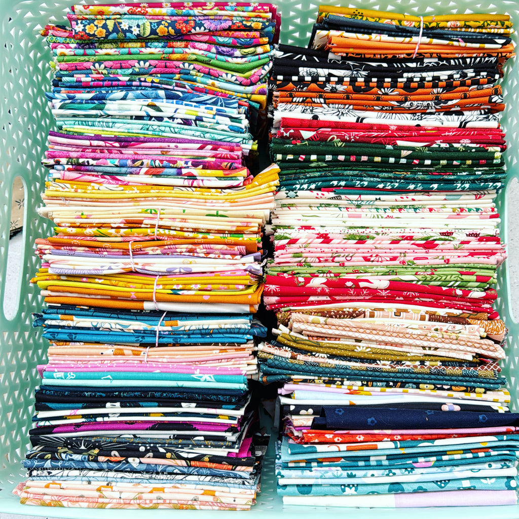 {New Arrival} Sample Packs Moda Christmas Assorted Prints 33cm Width x Mixed Length (1 Metre Equiv Fabric)