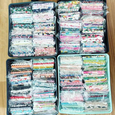 Remnant Packs 500G LOT Mixed Bag Moda Stacy Iest Hsu Jungle Paradise Teal, White & Green