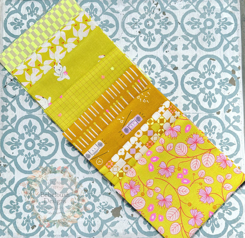 {Pre-Order August} Moda Ruby Star Society Lofi Linens Fat Quarter Bundle x 8 Pieces Citron