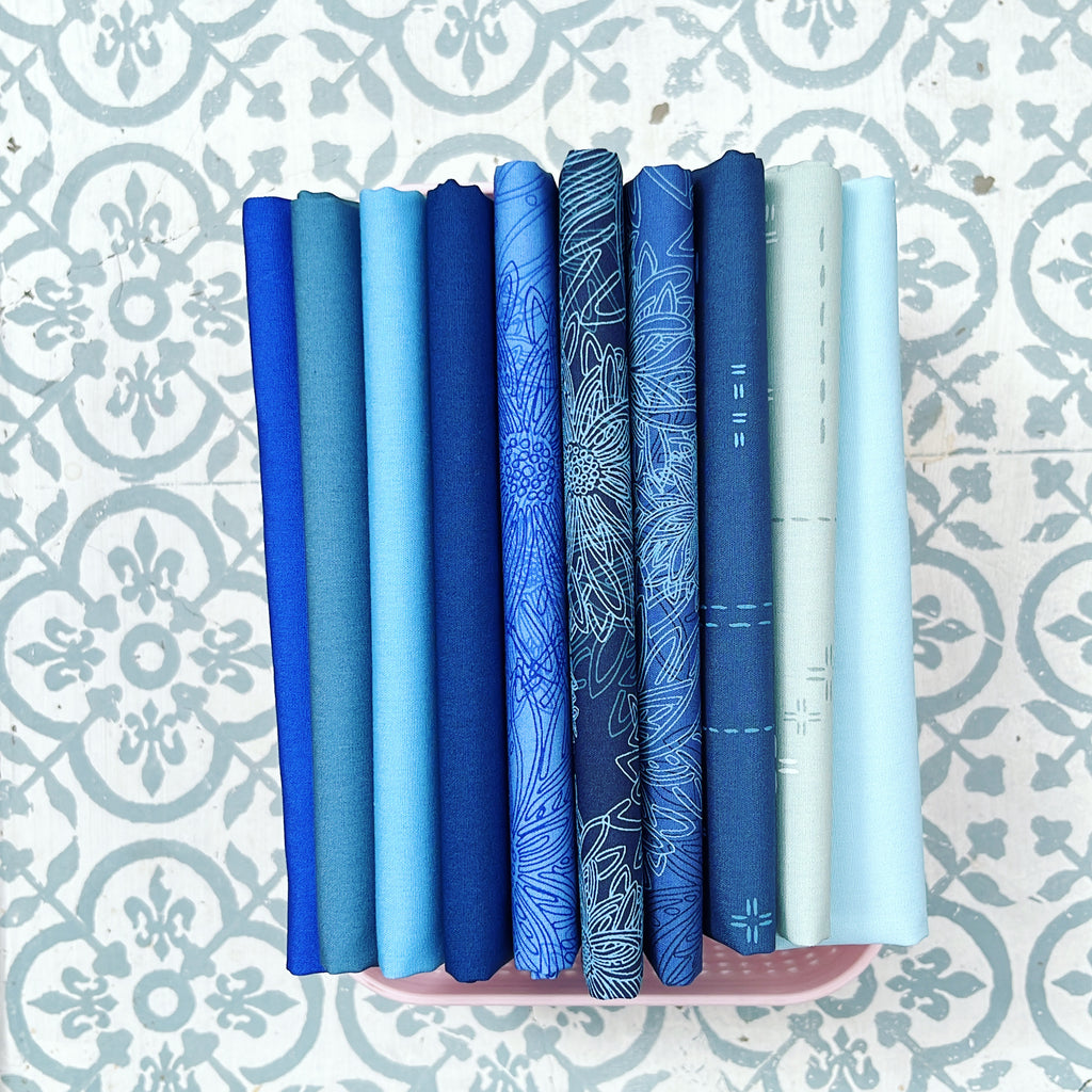 {New Arrival} Art Gallery True Blue SOLIDS & Blenders Fat Quarter Bundles x 10 Pieces